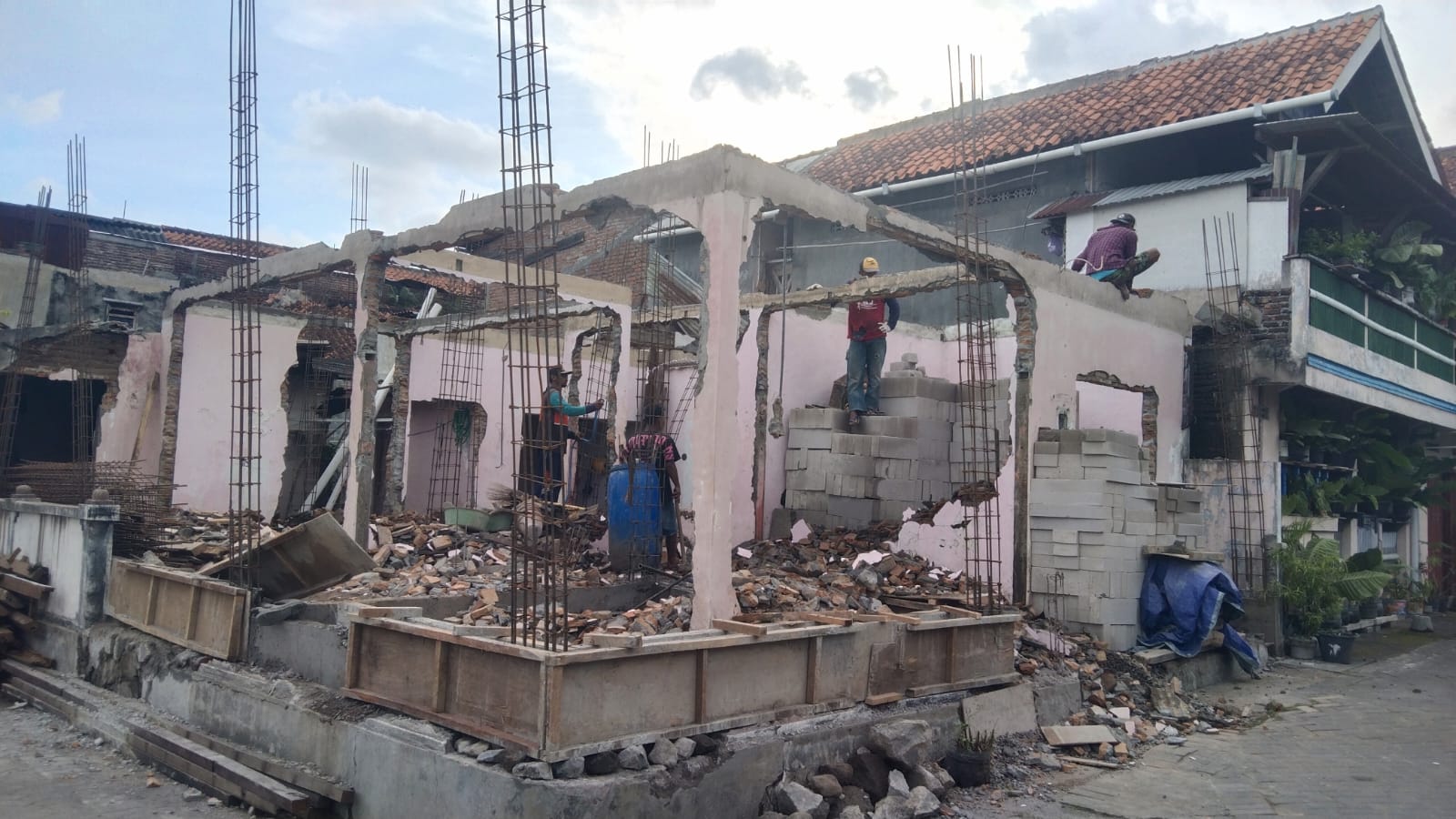 Renovasi Total